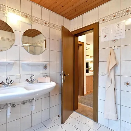 Alpina شيفو أم فيلدن كايزر